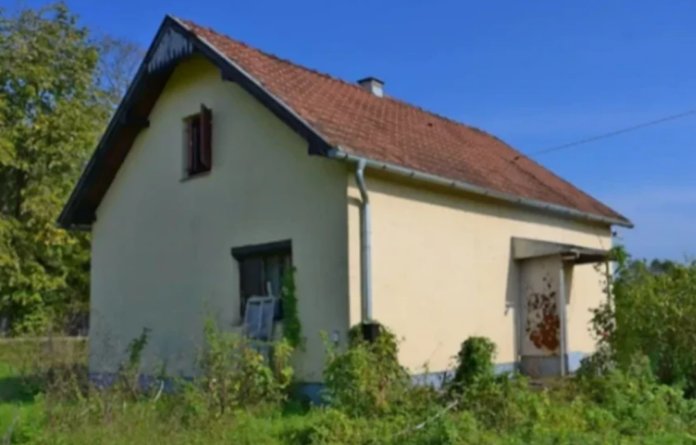 Poznata pjevačica prodaje obiteljsku kuću, mještani ozbiljno optužili: 
