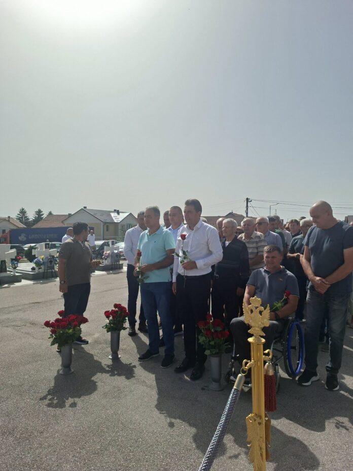 Služen pomen i prislužene svijeće generalu Mladiću na Novom Zejtinliku