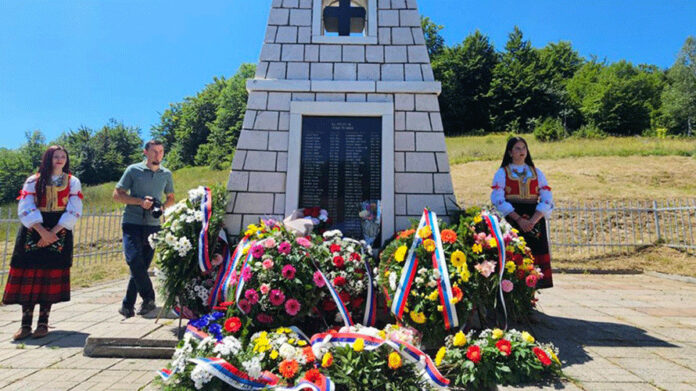 Odata počast srpskim borcima kod spomen-obilježja na Rogoju