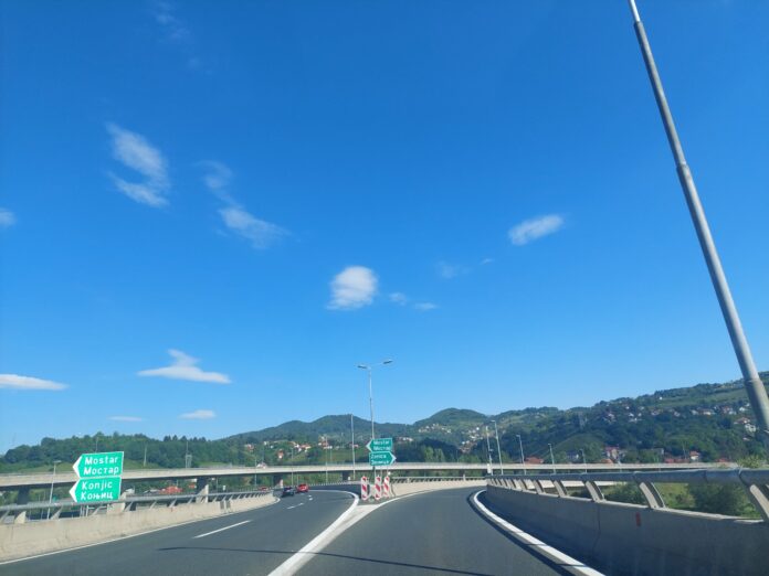 Zbog saobraćajne nesreće obustavljen saobraćaj na autoputu A1: Zatvorena 3 naplatna mjesta