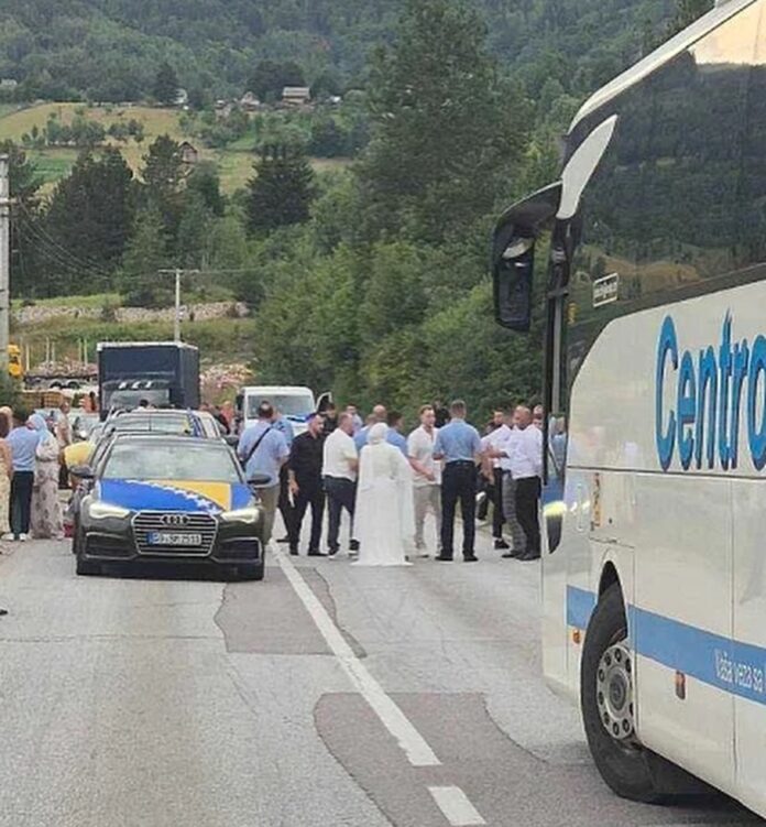 Tri vozila učestvovala u sudaru na putu Sarajevo-Sokolac, nakon nesreće izbila i tuča učesnika