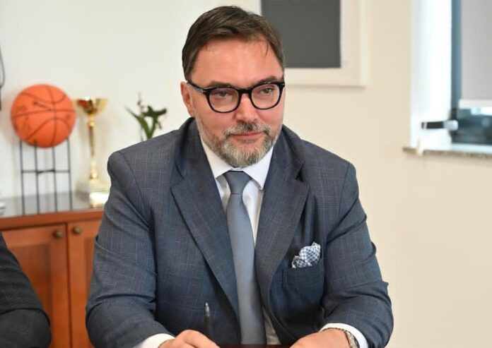 Košarac žestoko o Konakoviću: „Njegov politički brod tone, a svakog dana njegove vlasti – manje je BiH!“