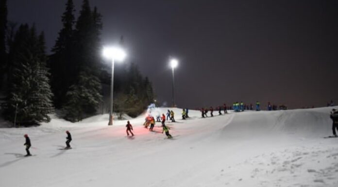 Počelo noćno skijanje na stazi “Prača” na Jahorini – spektakularan spust instruktora i skijaša