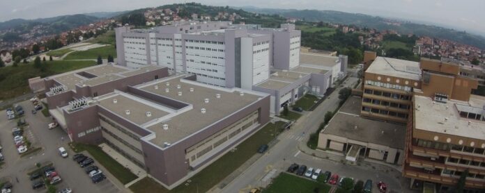 Radnica UKC RS preminula nakon pada sa zgrade