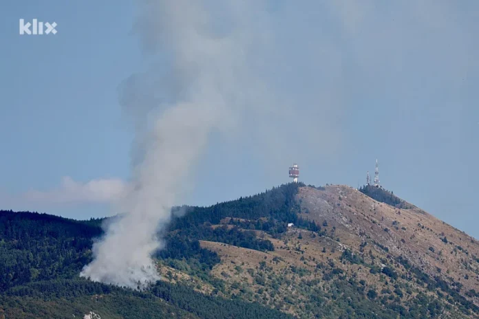 Požar na Trebeviću: Vatrogasci krenuli na teren, gori iza repetitora