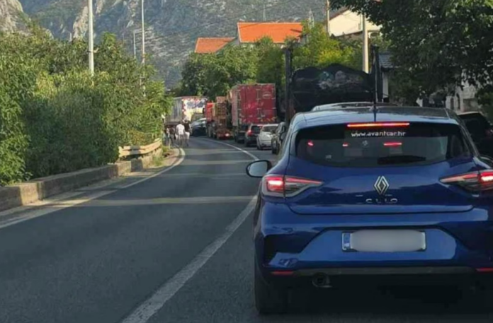 Mostar: Na magistrali poginuo pješak, obustavljen saobraćaj na M-17