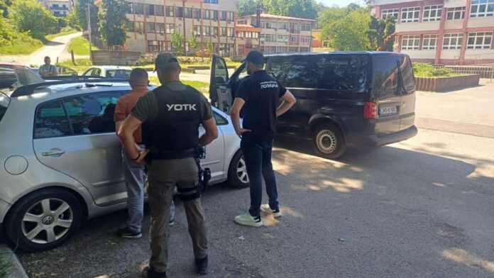 Pokušao podmititi policiju: Vozač ostavio novac u fasciklu, pa završio iza rešetaka