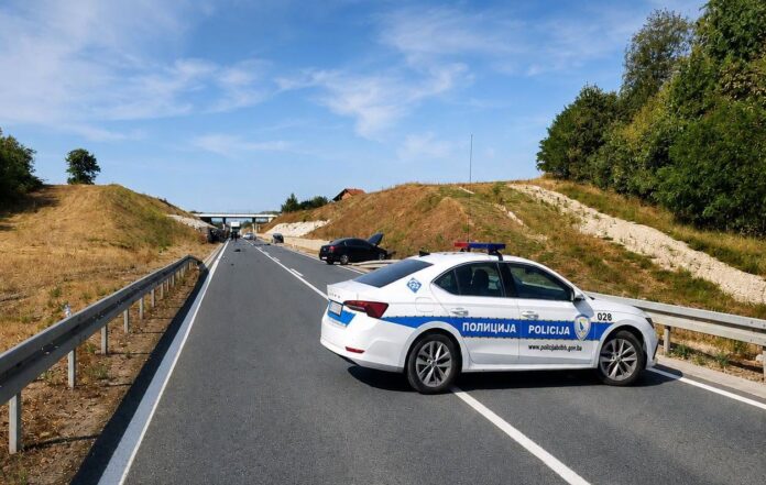 Policija blokirala brčansku obilaznicu nakon teške nesreće: Povrijeđene 3 osobe