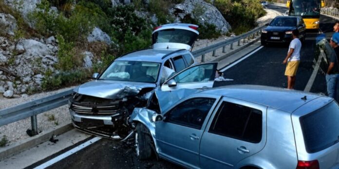 Četiri osobe povrijeđene u nesreći na putu Neum-Stolac