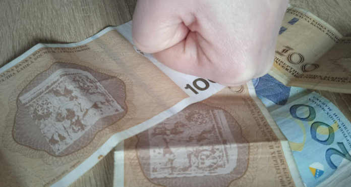 Banjalučanin pao zbog iznude: Posudio 4.000 KM, naplatio 20.000