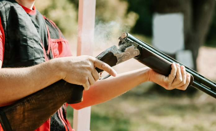 Prijedorčanin pucao u dvorištu, u pretresu kuće pronađeni puška i bomba