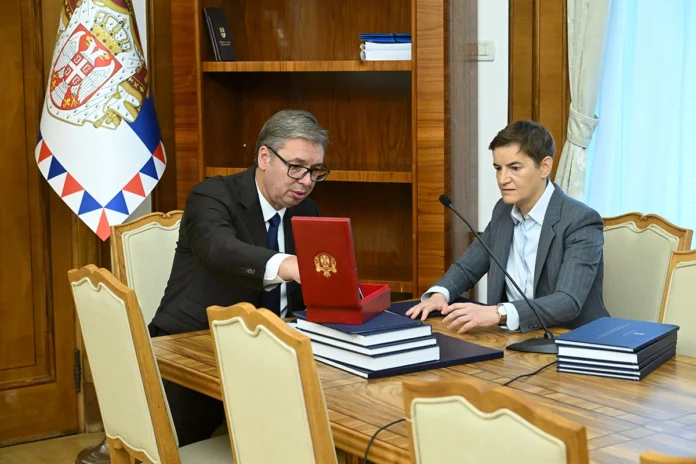 Vučić predao dužnost predsjednika Srbije Ani Brnabić