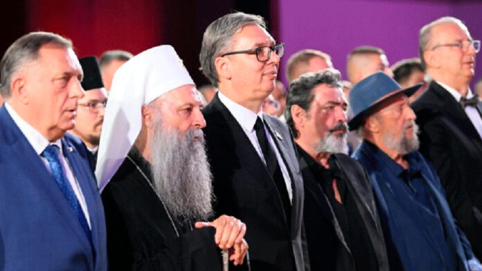 Vučić: Danas se slavi biološki opstanak srpskog naroda; Uručena odlikovanja