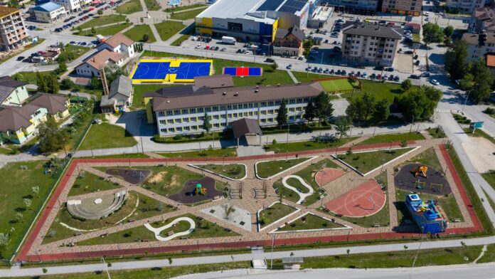 Ruska ambasada donirala opremu Osnovnoj školi „Pale“