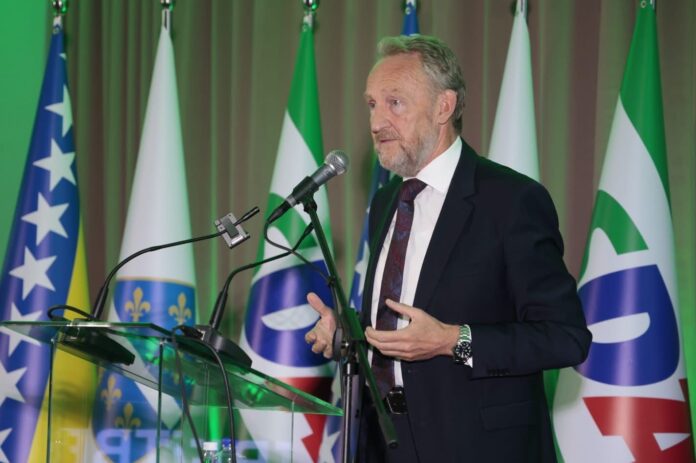 Izetbegović: Cvijanović kod Trampove šefice kabineta, Bećirovićev i Konakovićev maksimalan domet – otvorena pisma