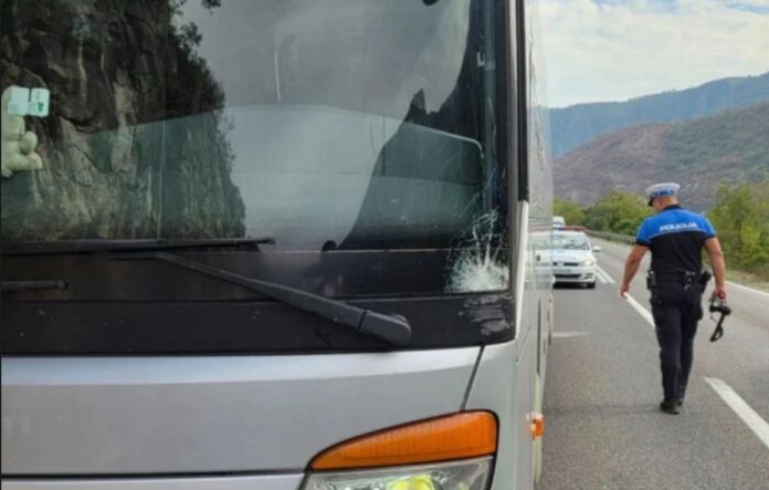 Nesreća na M-17 kod Mostara: EUFOR-ovo vozilo udarilo autobus