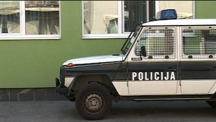 Stravična nesreća kod Cazina: Automobilom udario troje maloljetne djece