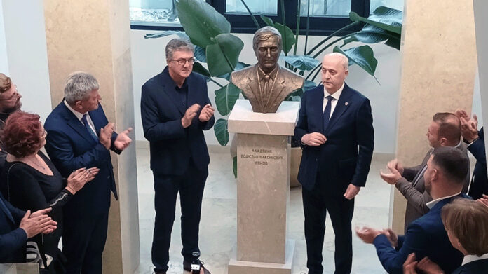 U Rektoratu otkrivena bista prvog rektora Univerziteta Vojislava Maksimovića