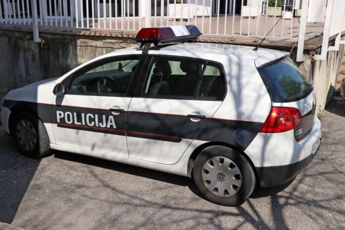 Oglasio se MUP SBK o nesreći u Bugojnu u kojoj je stradao maloljetnik prilikom guranja vozila