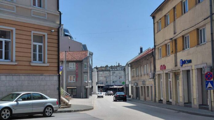 Livno: Potvrđena optužnica protiv muškarca zbog prijetnji bratu i nedopuštenog držanja oružja