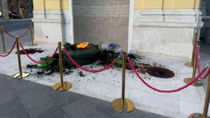 Vandalizam u centru Sarajeva: Devastiran prostor Vječne vatre