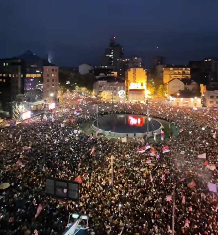 Veliki skup na Slaviji: Studentska lista poručila da će mandati biti u rukama građana