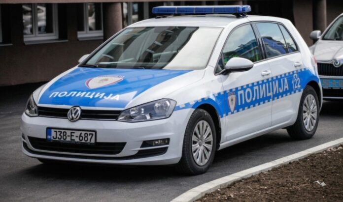 Prijetio nožem pa uhapšen: Policija pretresla stan i pronašla pušku i nož