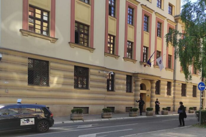 Određen jednomjesečni pritvor Harisu Karadži