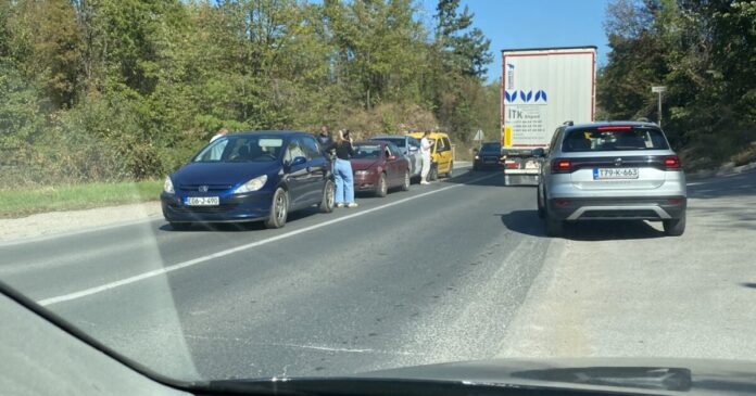 Lančani sudar kod Srebrenika: Učestvovala četiri vozila, saobraćaj usporen