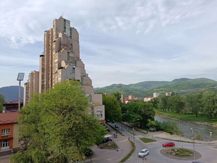 Zbog dojave o bombi ispražnjena Tržnica Zenica